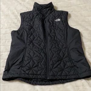 Black north face vest